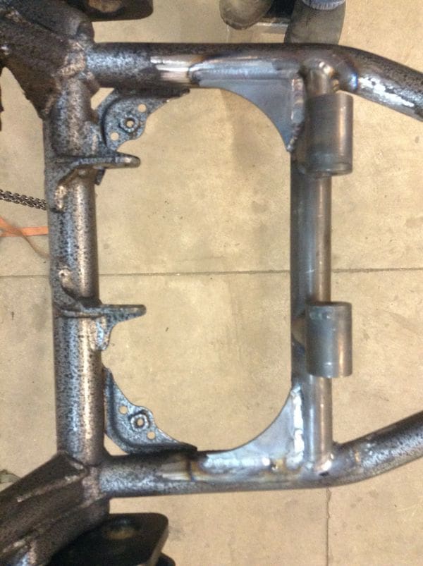 A metal frame with some type of chain on it
